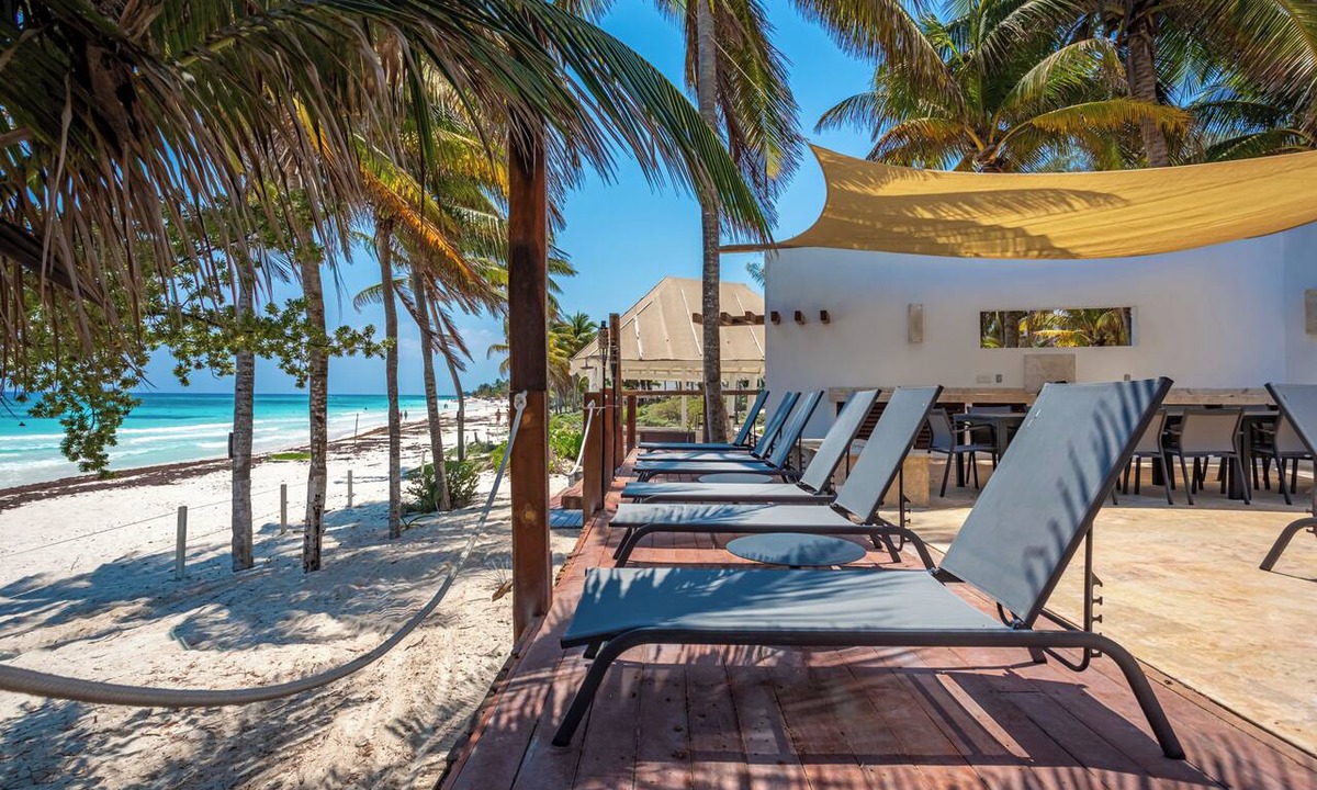 Xpu-Ha House | Luxury Beachfront 6-bedroom villa in wonderful Xpu Ha Beach with housekeeping