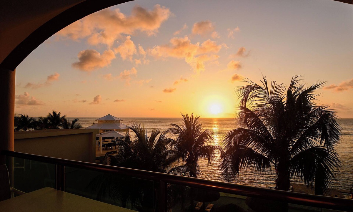Colonia Andres Condo | Luxury Oceanfront 4 Bdrm El Cantil 4AS