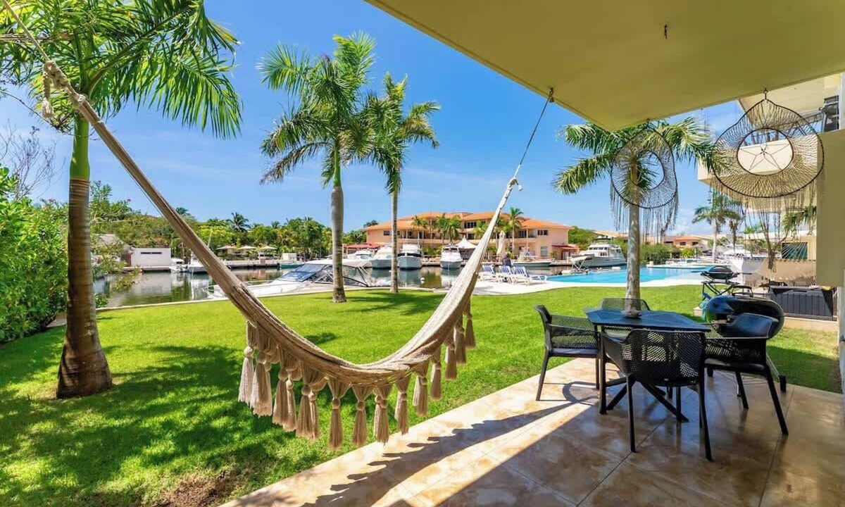 Puerto Aventuras Condo | Marinafront Condo with Pool and Private Terrace