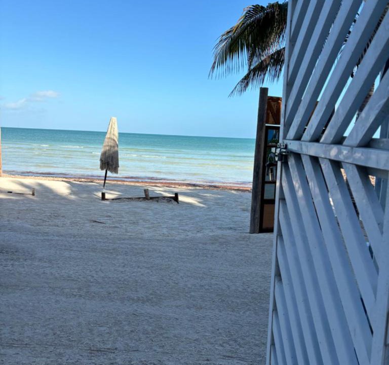 Isla Holbox House | Mittoz House with beach access in Holbox downtown