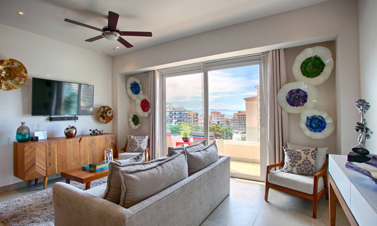 Emiliano Zapata Condo | Modern Mexican 1BR | 2 Pool, Gym & Balcony