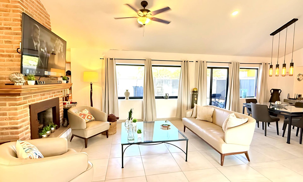 San Antonio Tlayacapan House | Modern Ajijic 1 Bdrm Home-Walk To Everything -Gym-Pickleball Court-Golf Cart
