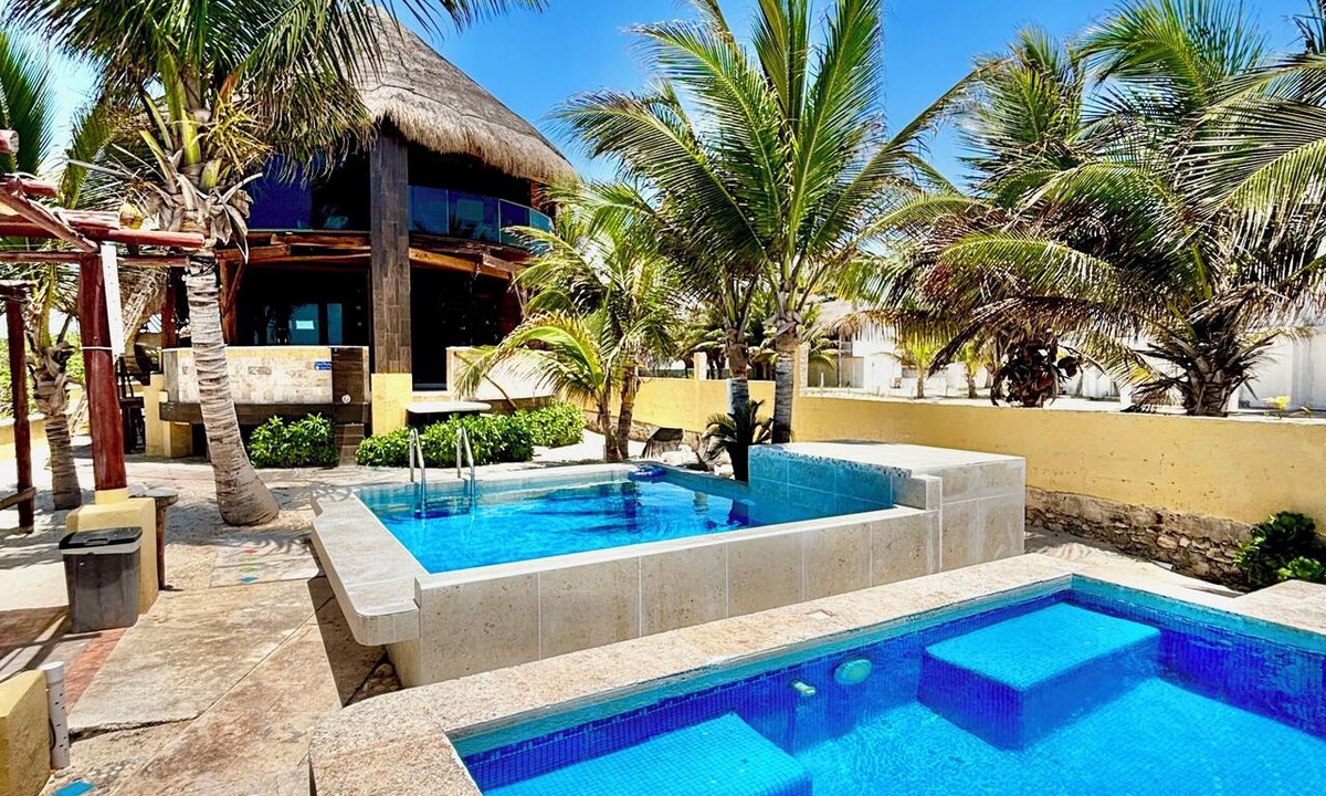 Playa del Secreto Villa | Beachfront 3 Bdrs.with Private Pool, sleeps 7- chef, kayaks, Wi-Fi, housekeeping