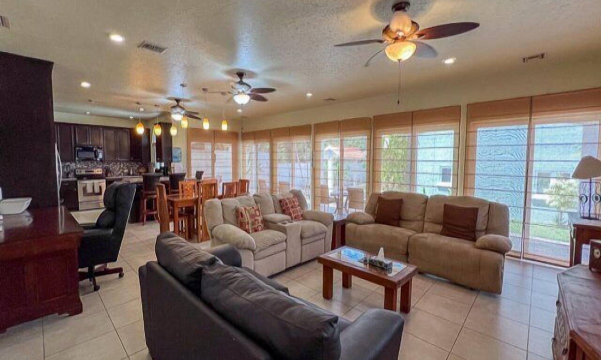Flores Magon Condo | Ocean and Beachfront, 15 Minutes to Downtown Cozumel