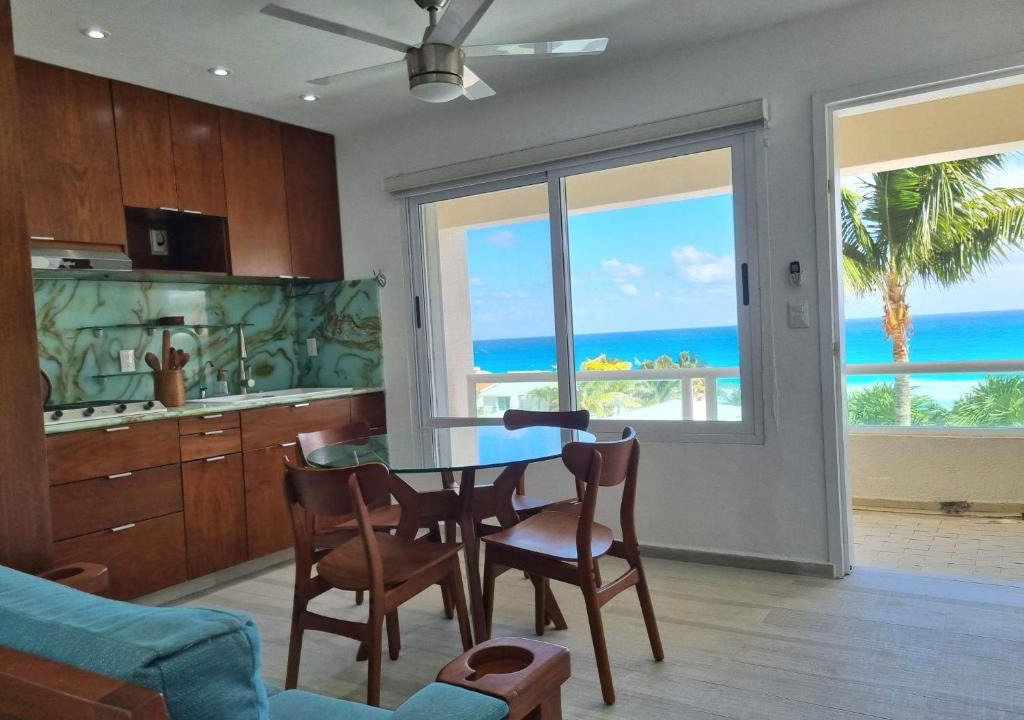 Zona Hotelera Apartment | Ocean Turtle Nest, boutique beach apartment