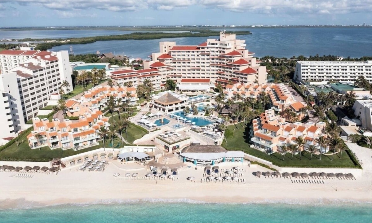 Zona Hotelera Resort | Oceanfront Dual-Suite Retreat - Luxury All-Inclusive Wyndham Grand Cancun