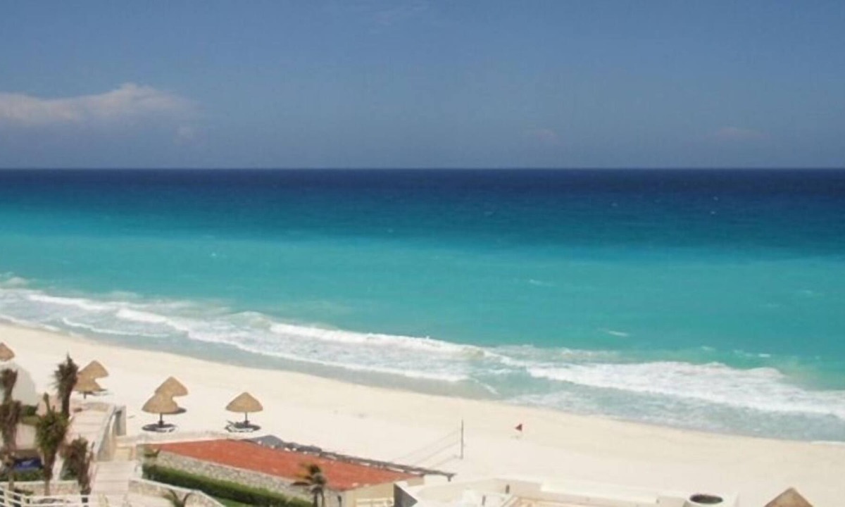 Zona Hotelera Condo | Penthouse on the Sea, Roof Top Terrace, View of Sea and Lagoon
