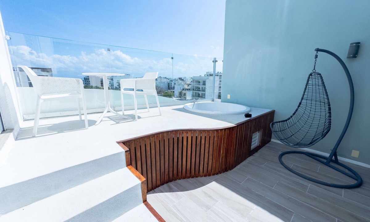 Luis Donaldo Colosio Apartment | Penthouse w/Private Terrace & Tub | Rooftop Pool | Near Beach