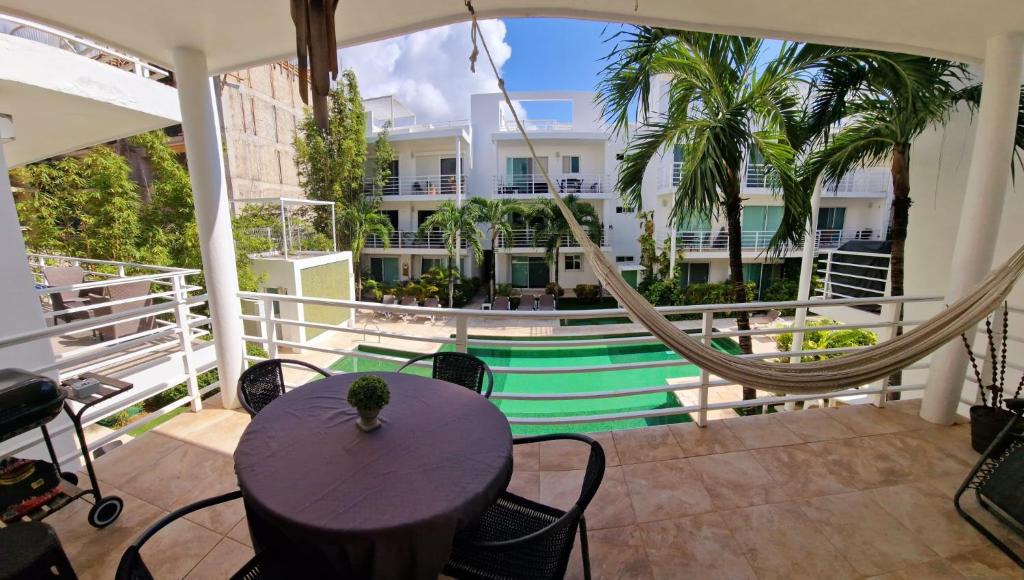 Gonzalo Guerrero Apartment | Playa del Carmen Tranquil Resort Pool Walk to 5th Ave and Beach