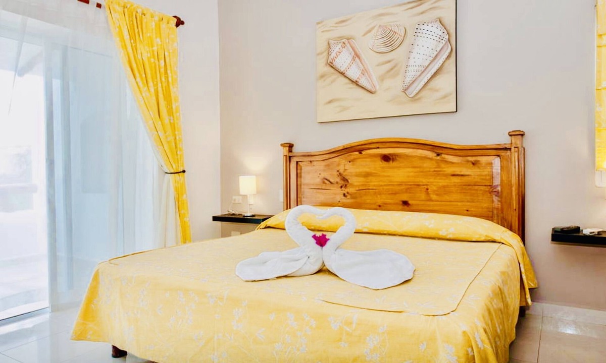 Playacar Bed & Breakfast | Playacar Deluxe Comfort Balcony Room With Swimming Pool Air Conditioning & Park