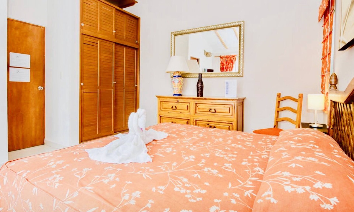 Playacar Bed & Breakfast | Playacar -Executive Comfort Room With Swimming Pool Air Conditioning and Parking