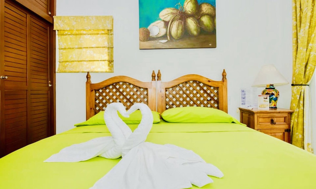 Playacar Bed & Breakfast | Playacar - Superior Budget Room With Swimming Pool Air Conditioning and Parking