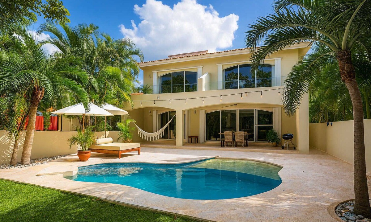 Puerto Aventuras Villa | Pool + Jacuzzi Villa Walk to Beach Sleeps 16