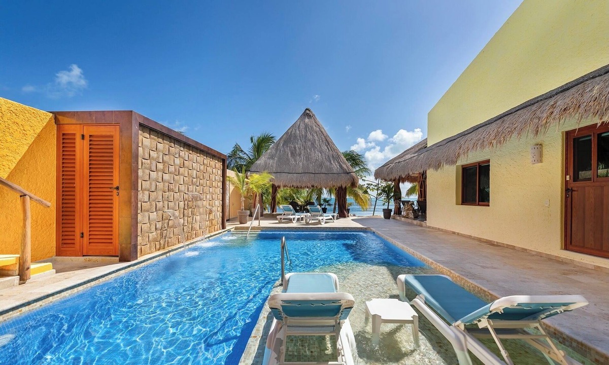 Isla Mujeres Villa | Private Villa on the beach in Sac Bajo