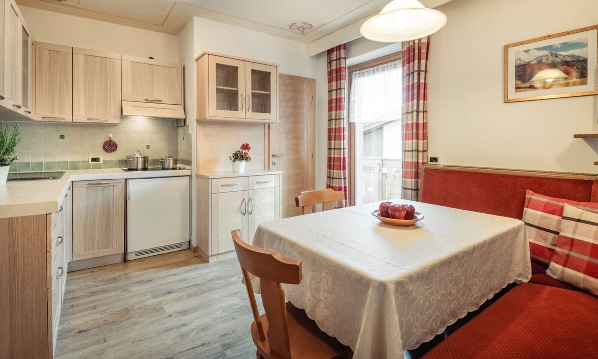 San Vigilio Apartment | Residence Corn - Standard Apartment 14 with Mountain View, Jacuzzi, Wi-Fi & Balcony