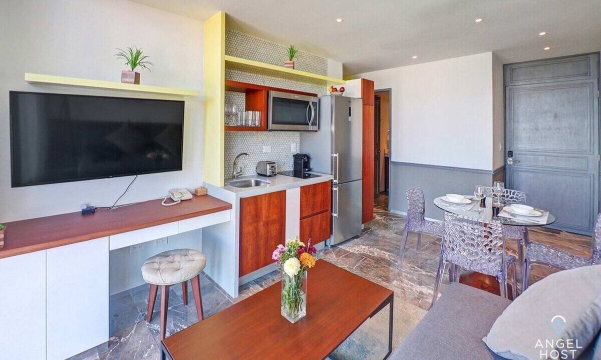 Downtown Condo | Rooftop Paradise with Pools Overlooking the Ocean