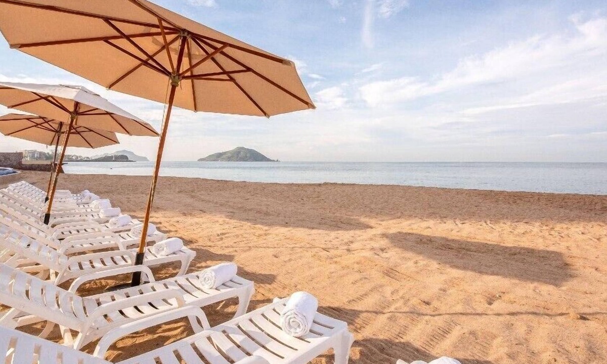 Marina Mazatlan Hotel | Royal Park Modern Junior Suite w Garden Next to Cerritos Beach