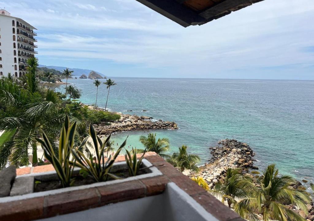South Shore Hotel Area Apartment | Sierra Del Mar -Beachfront Penthouse-