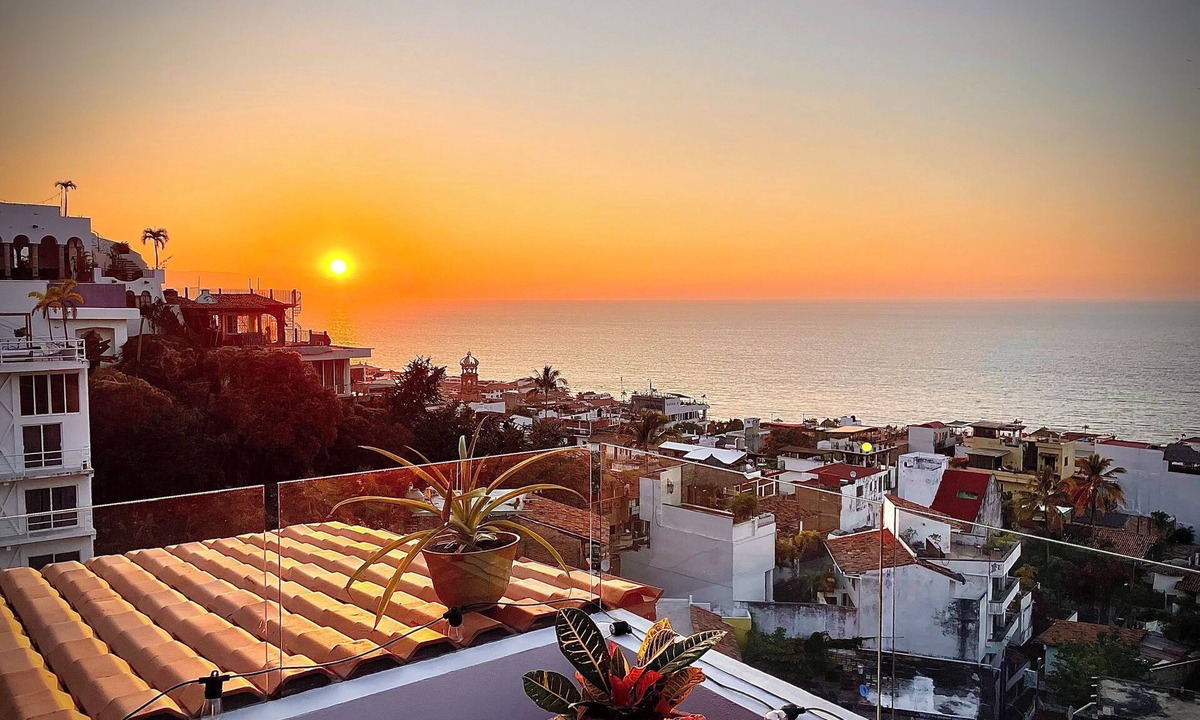 Cerro House | Spacious 4-bedroom home in Puerto Vallarta with Pool, Rooftop Terrace and Views
