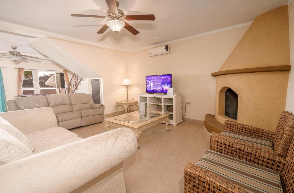 San Felipe House | Spacious 4BR Villa at La Hacienda Resort Close to the Beach