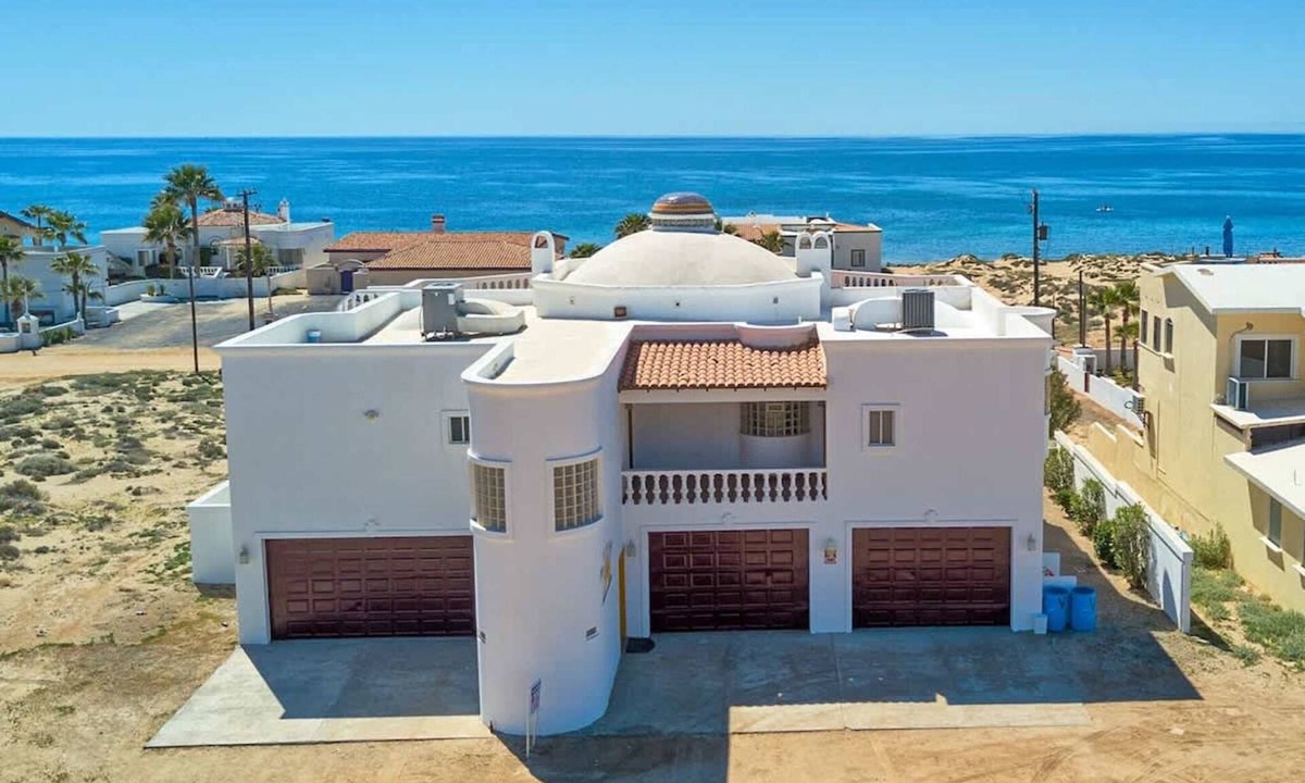 Las Conchas Villa | Spacious and Traditional Home Villa Hermosa I