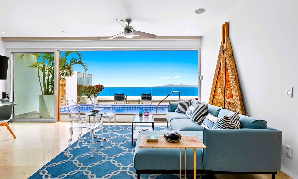 South Shore Hotel Area Condo | Spectacular Sayan Oceanfront Penthouse with Sparkling New Rooftop Private Pool