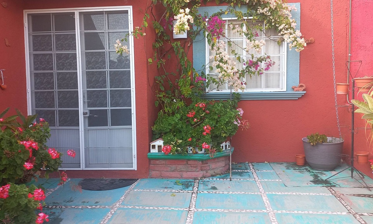 Queretaro House | Stay at casa pipis, close to UTEQ, quiet family atmosphere in a private gated community.
