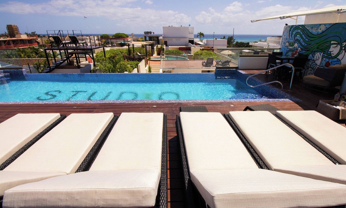 Luis Donaldo Colosio Condo | Steps to Beach & 5th Ave | 2BR | Rooftop Infinity Pool