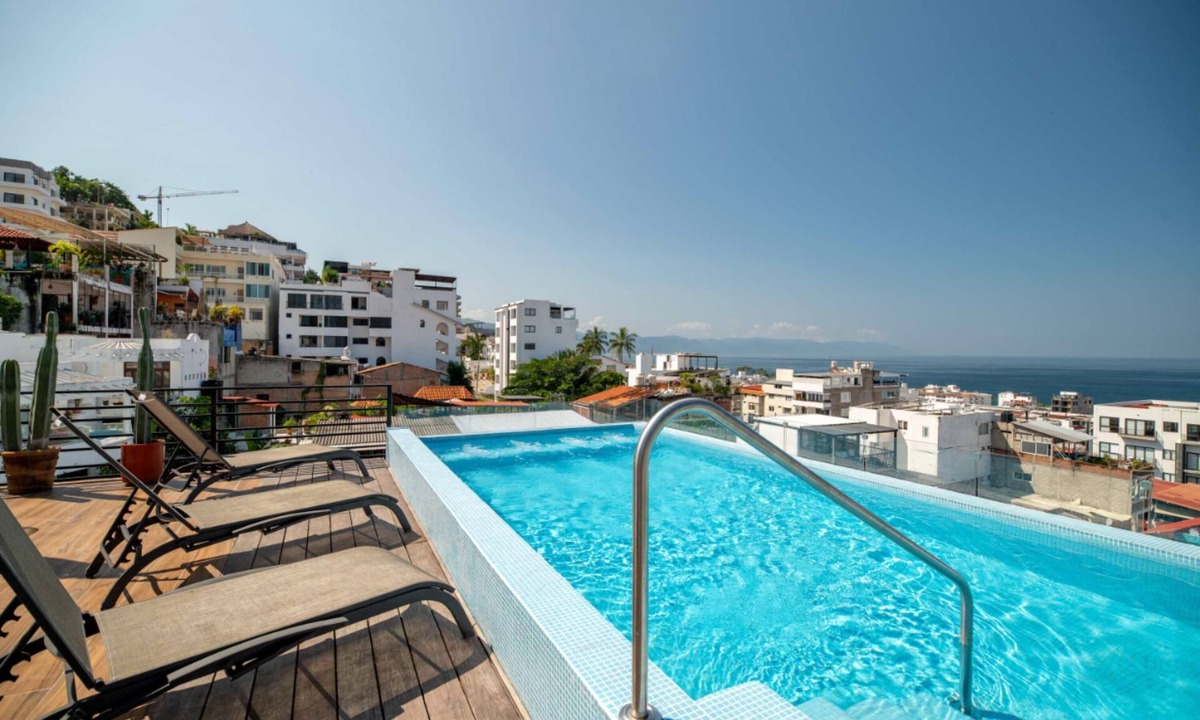 Colonia 5 de Diciembre Apartment | Stylish 1BR w/Rooftop Pool | Walk to Beach & Malecón