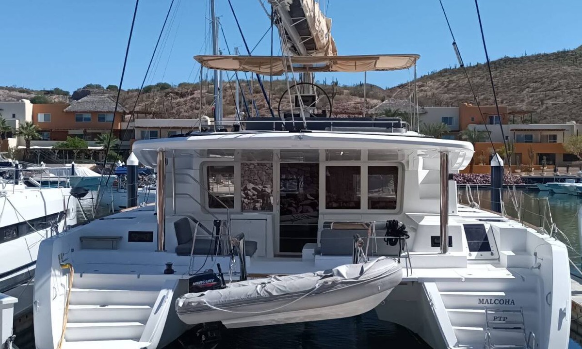 La Paz Boat Rental | Sun-Kissed Sailing in Mar de Cortez: A Baja California Sur Beach Experience