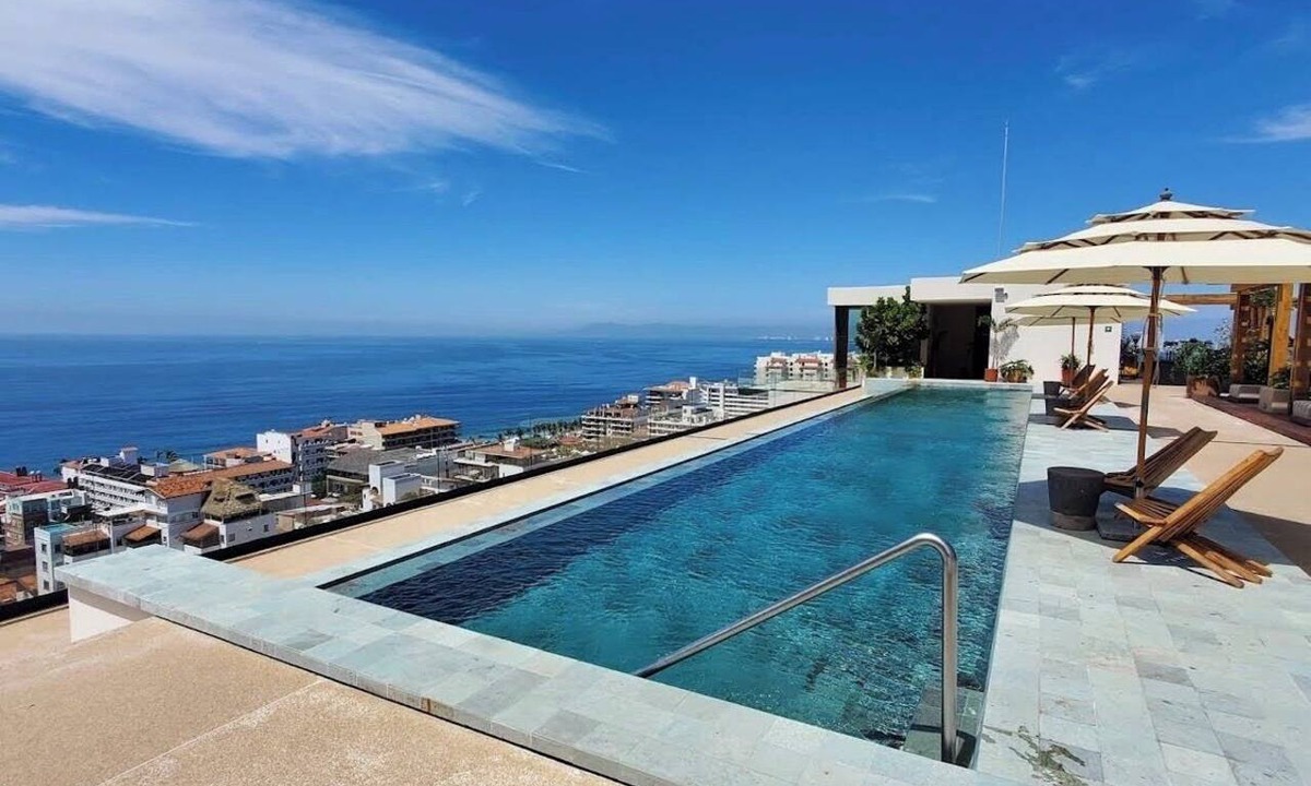 Amapas Condo | Sunset Lovers Paradise w/rooftop shared pool & jacuzzi w/perfect location