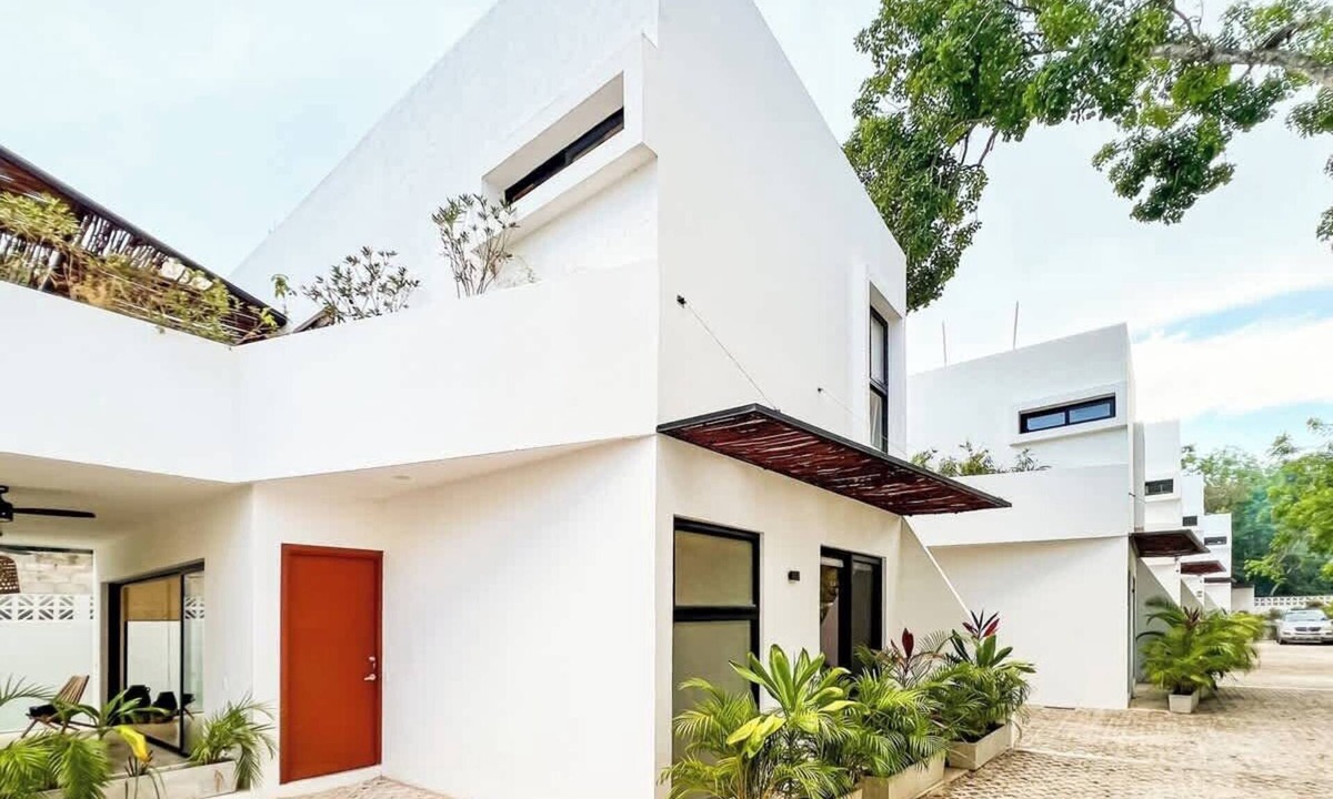 La Veleta House | Trendy La Veleta House w/Pool & Concierge