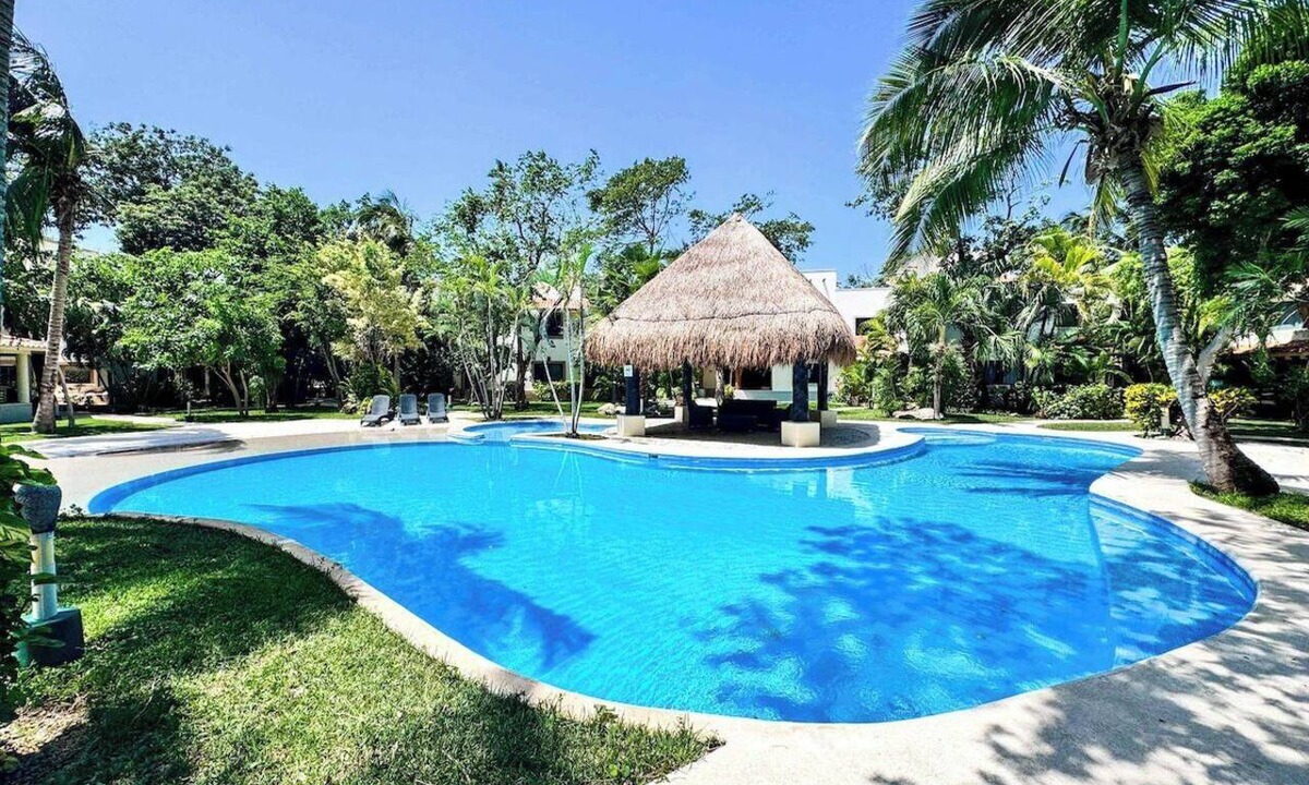 Playacar Apartment | Tropical 3BR retreat w/pool & beach essentials