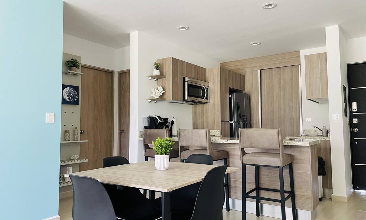 Cerritos Condo | Tropical Condo - Close to Beach and Waterpark!
