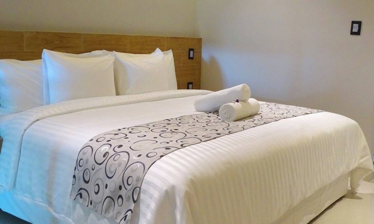 Downtown Cancun Hotel | Two King Rooms w/Rooftop Access + Walk to Restaurants, Park & Local Attractions