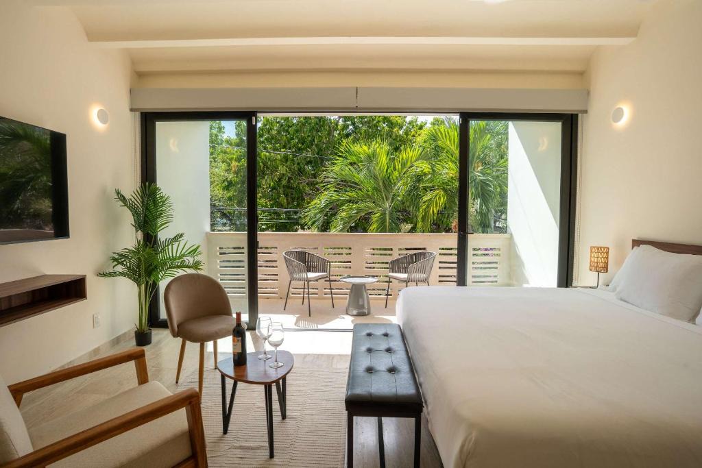 Downtown Cancun Apartment | Versatile Studio Cowork Fast WiFi and Prime Location