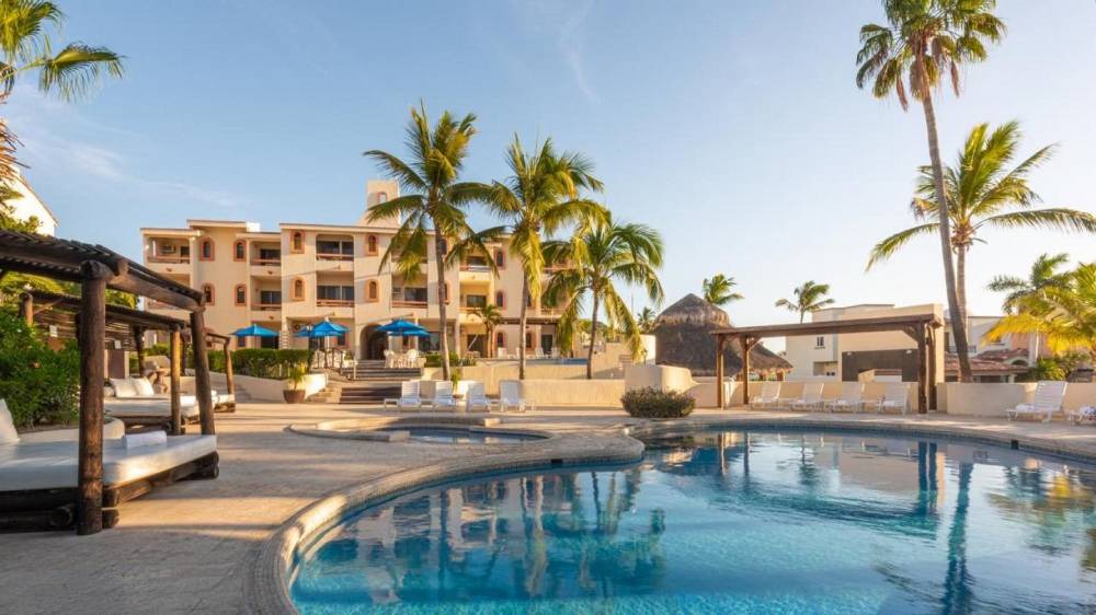 Campo de Golf Fonatur Apartment | Vibrant Suite Steps to Punta Sur Golf Course