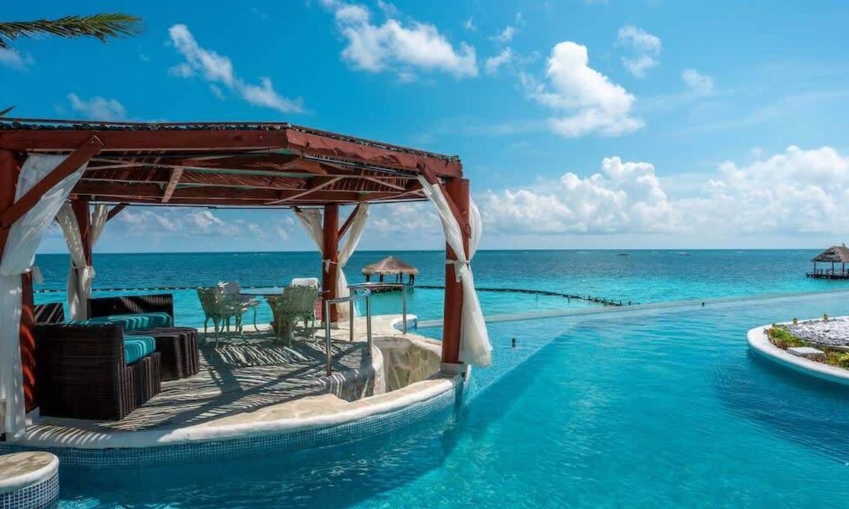 Puerto Morelos Villa | Villa Alma | 7BR | Beachfront Exclusive Villa