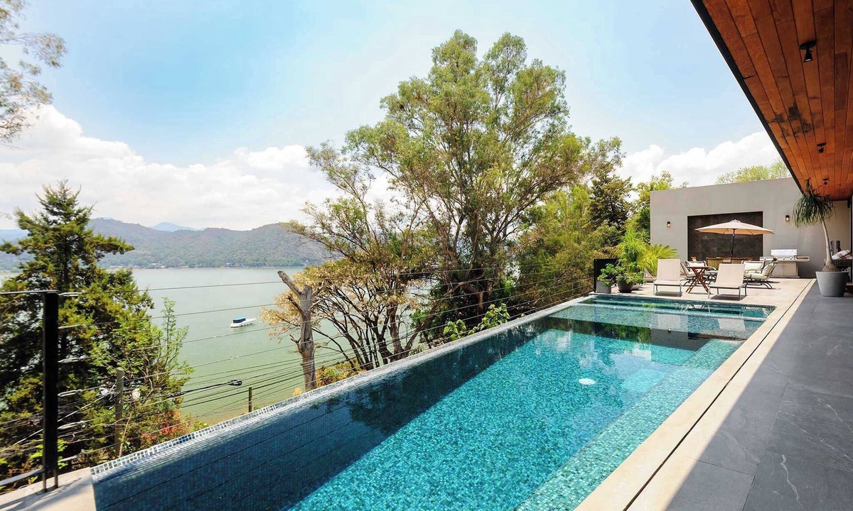 El Santuario Villa | Villa del Carmen: Pool & Lake Views