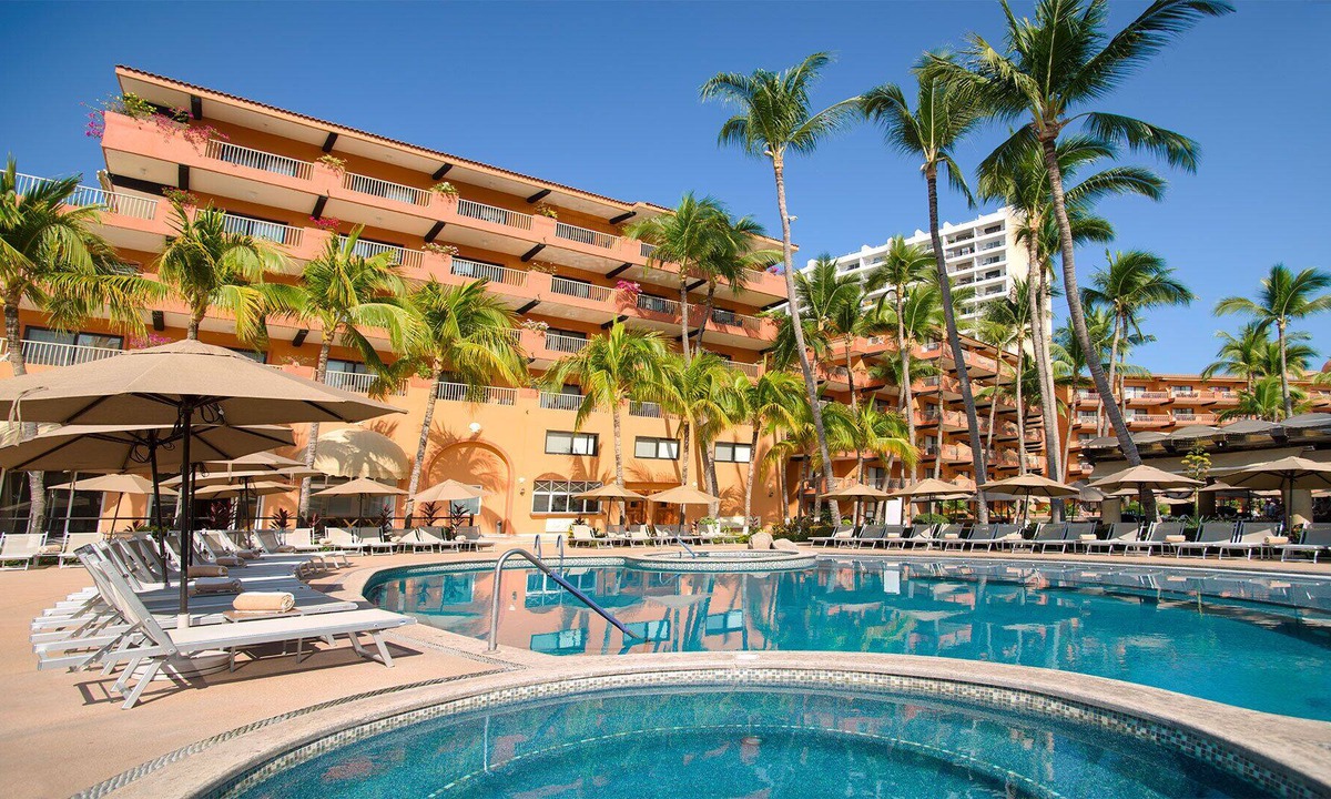Diaz Ordaz Resort | Villa del Palmar on the beach and close to downtown Puerto Vallarta!