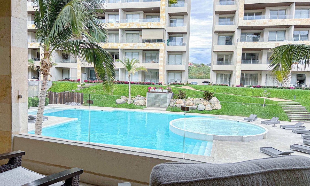 El Tezal Condo | Vista Velas Condo · Pool, Gym & Pickleball Courts