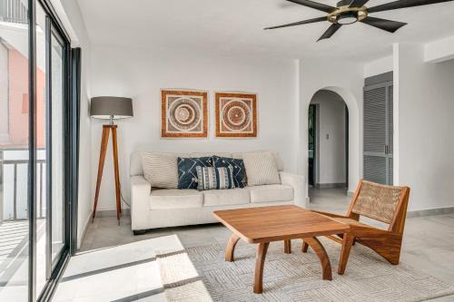 Lazaro Cardenas Apartment | Walk to Beach + Rooftop Views: Puerto Vallarta Apt