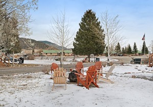 Cabin with WiFi, home comforts, & shared grill - dogs welcome in South Fork