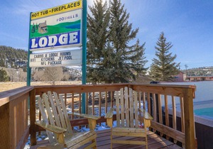 Cozy South Fork cabin with kitchen, shared grill, and free WiFi - dogs welcome in South Fork
