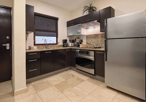 El Faro Oceanfront! 2 Bdrm Ground Floor C101