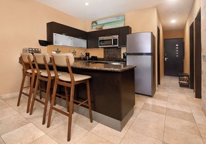 Luxury 3BR Walk Out to the Ocean! C104