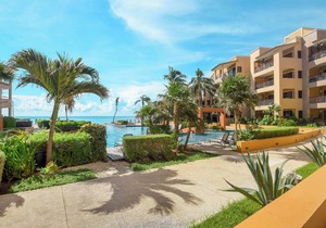 Luxury 3BR Walk Out to the Ocean! C104