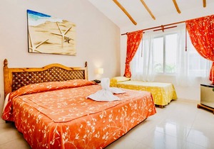 Playacar -Executive Comfort Room With Swimming Pool Air Conditioning and Parking