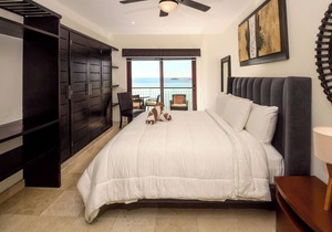 True Oceanfront! Luxury El Faro End Unit! S309