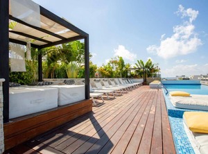 Terrace | Gonzalo Guerrero